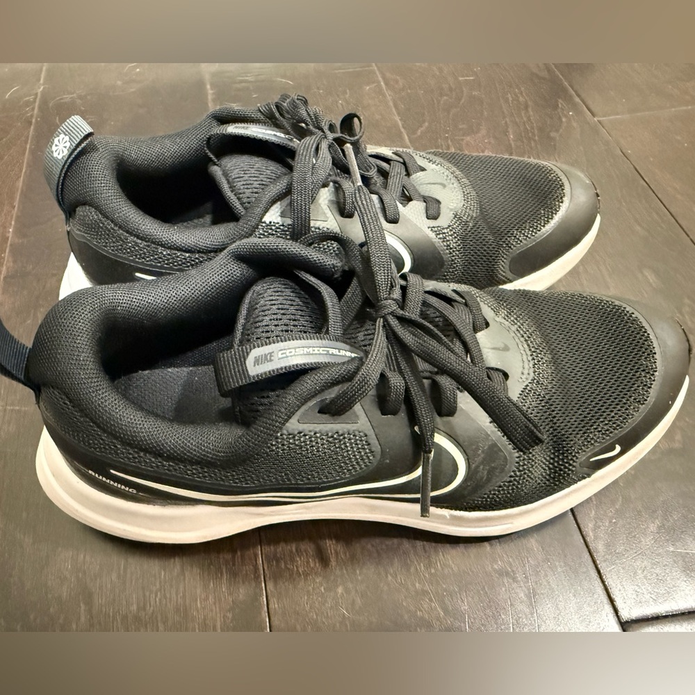 Nike Cosmic Runner Running Shoes size 4.5y